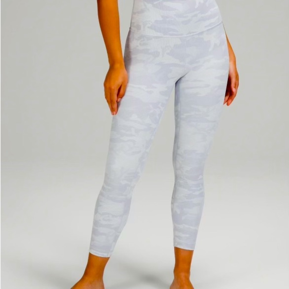 Lululemon size 4 wundertrain ribbed 25” leggings in hard to find white camo
